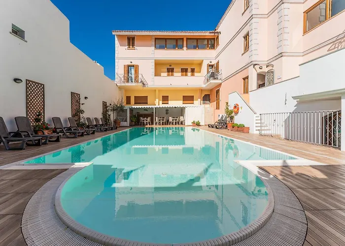 Bright 3 Guest With Pool *