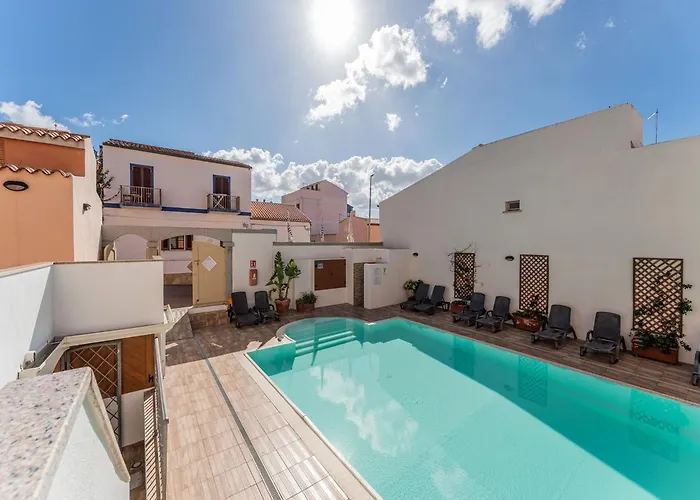 Bright 3 Guest With Pool Апартаменты